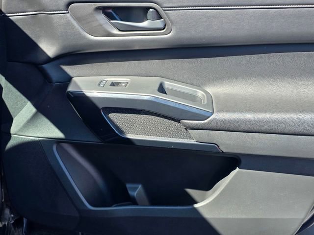 Used 2024 Nissan Pathfinder S image 23