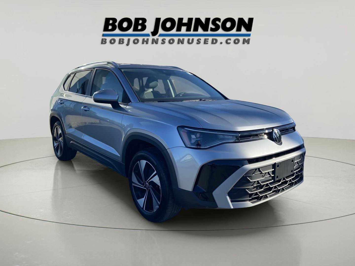 Used 2025 Volkswagen Taos SE w/ Panoramic Sunroof Package image 1