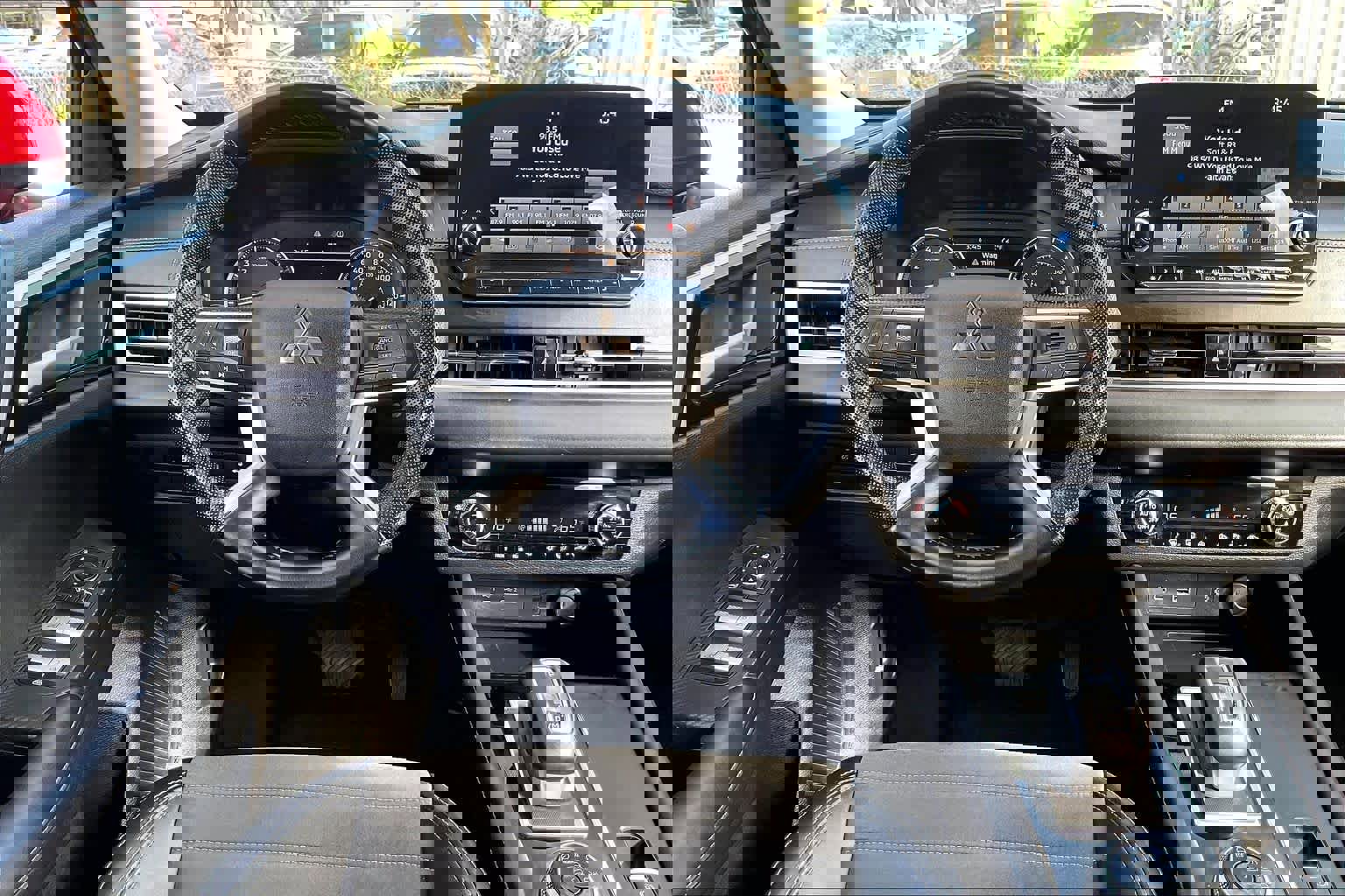 Used 2024 Mitsubishi Outlander SE FWD image 12