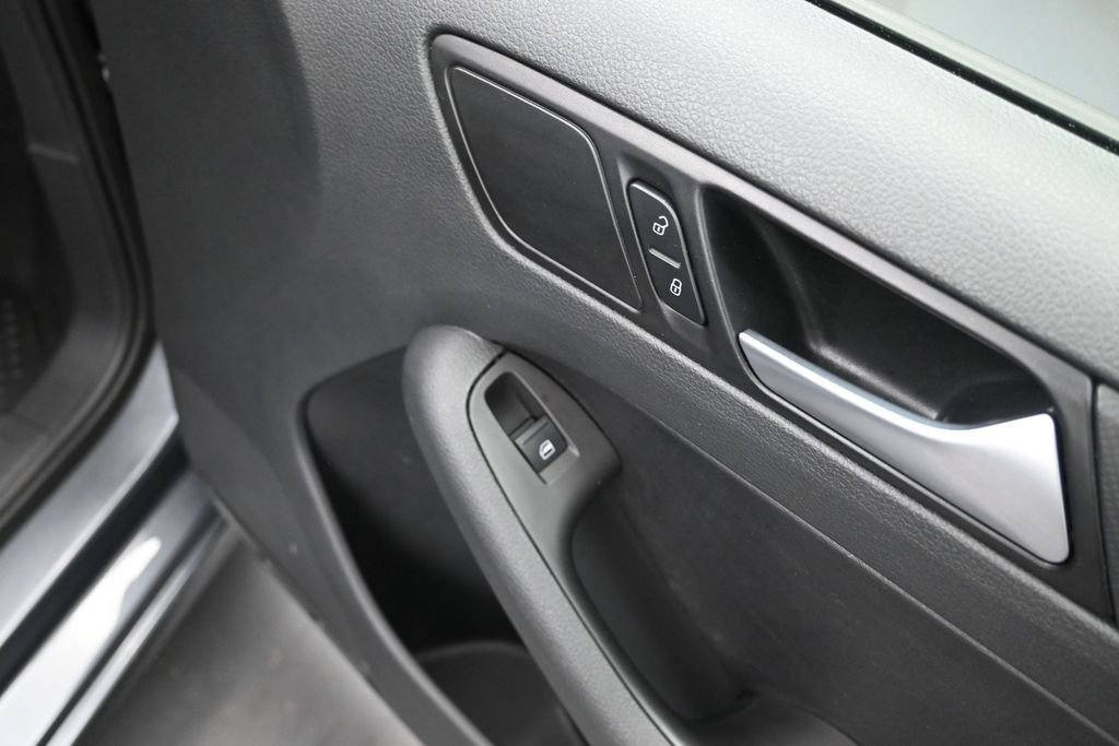 Used 2014 Volkswagen Jetta SE FWD image 29
