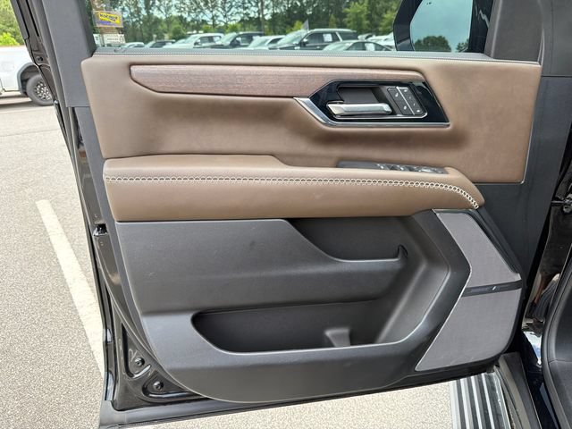 Used 2025 GMC Yukon Denali Ultimate AWD/4WD image 10