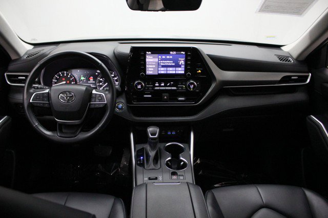 Used 2022 Toyota Highlander XLE image 24