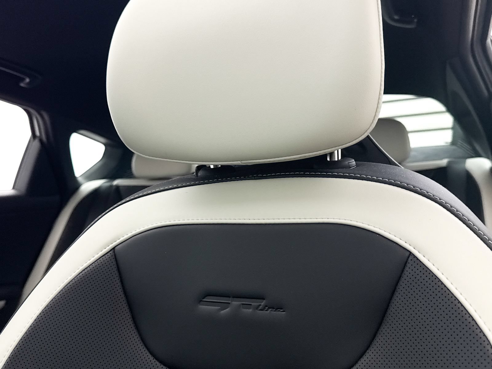 Used 2026 Kia K4 GT-Line w/ GT-Line Sunroof Package FWD image 4