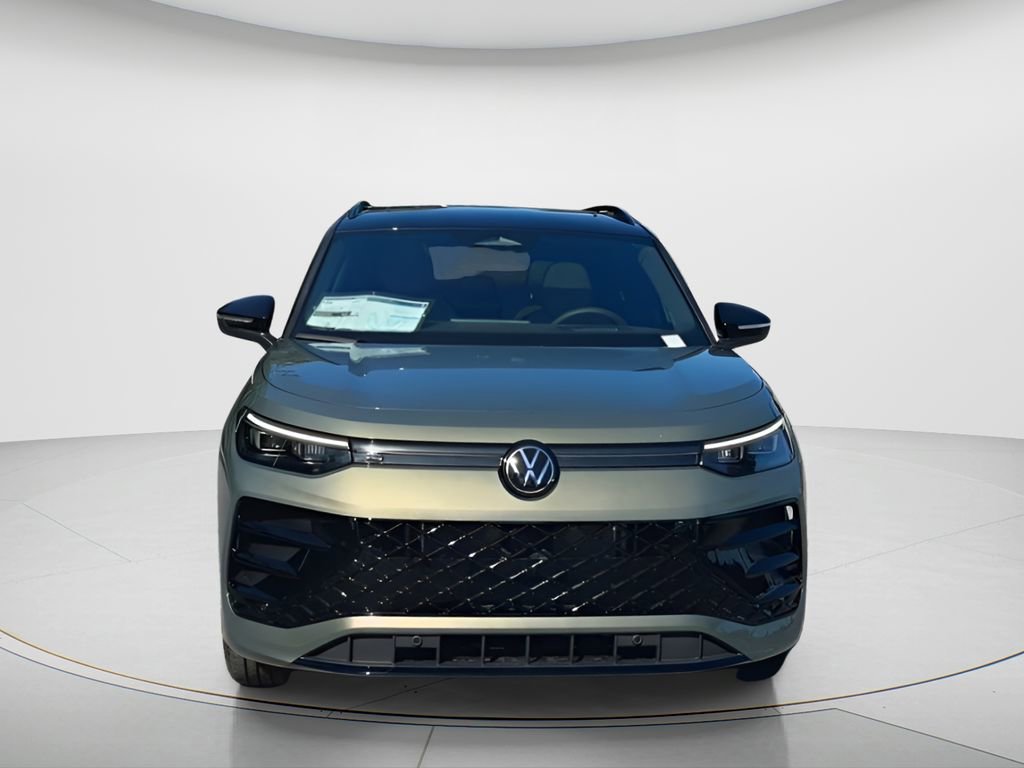 New 2026 Volkswagen Tiguan SE R-Line image 3