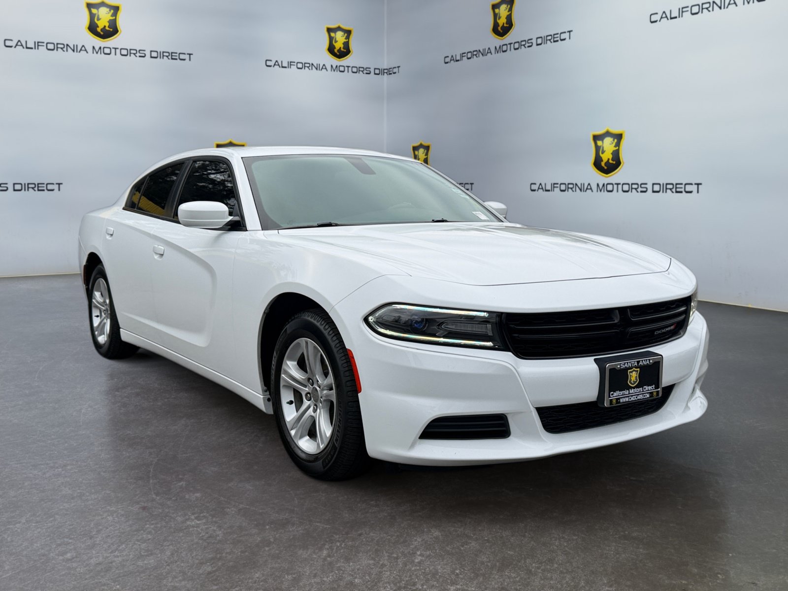 Used 2018 Dodge Charger SXT RWD image 3