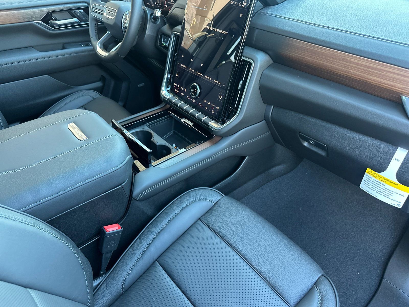 New 2026 GMC Yukon XL Denali w/ Sun & Power Step Package AWD/4WD image 17