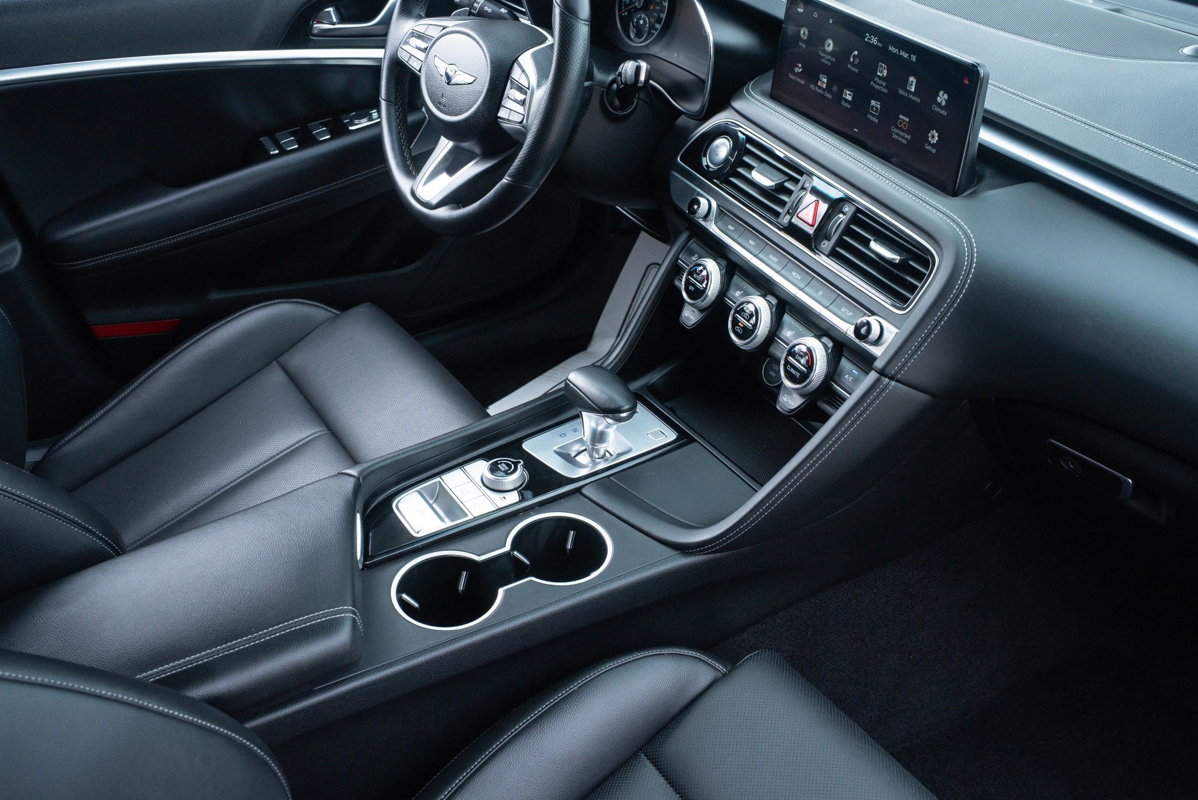 Used 2023 Genesis G70 2.0T image 25