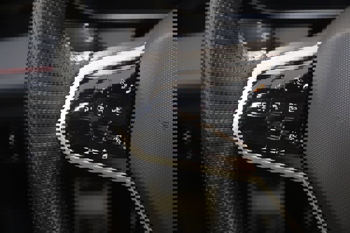 Used 2025 Volkswagen Jetta GLI Autobahn image 32