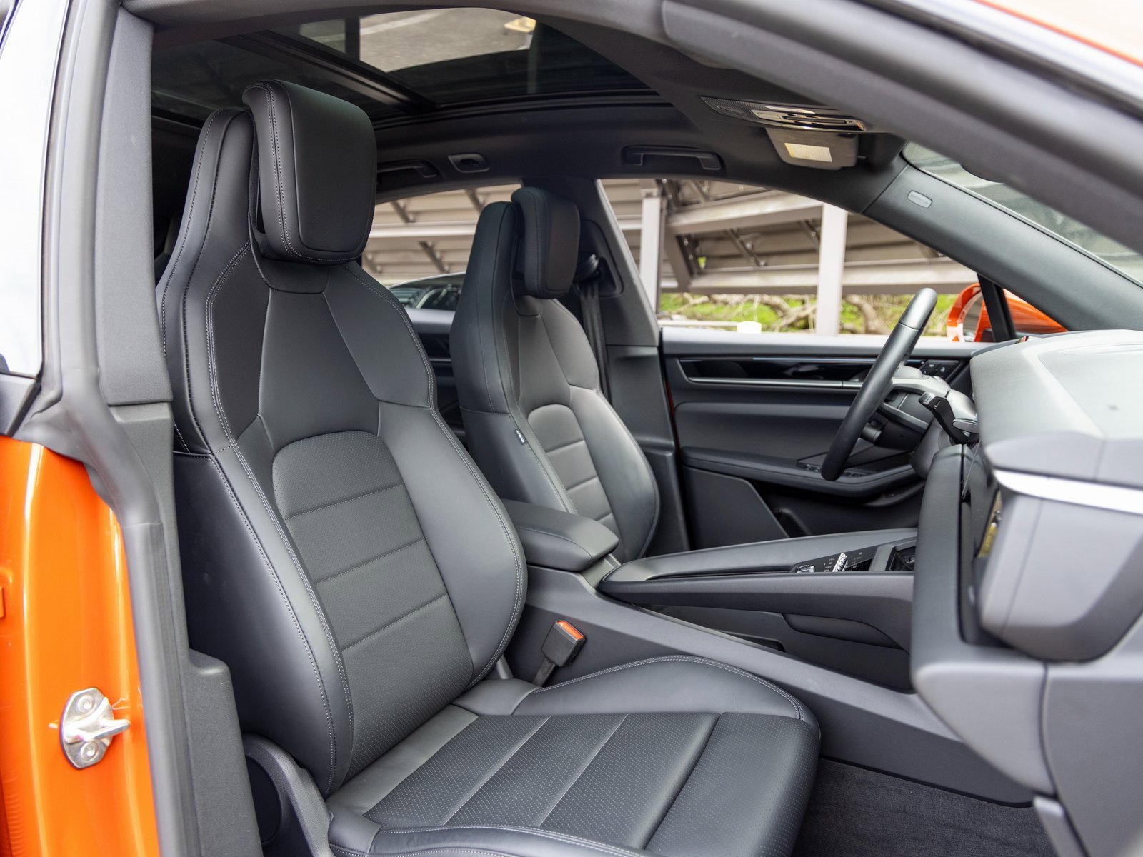 Certified 2025 Porsche Macan Electric image 56