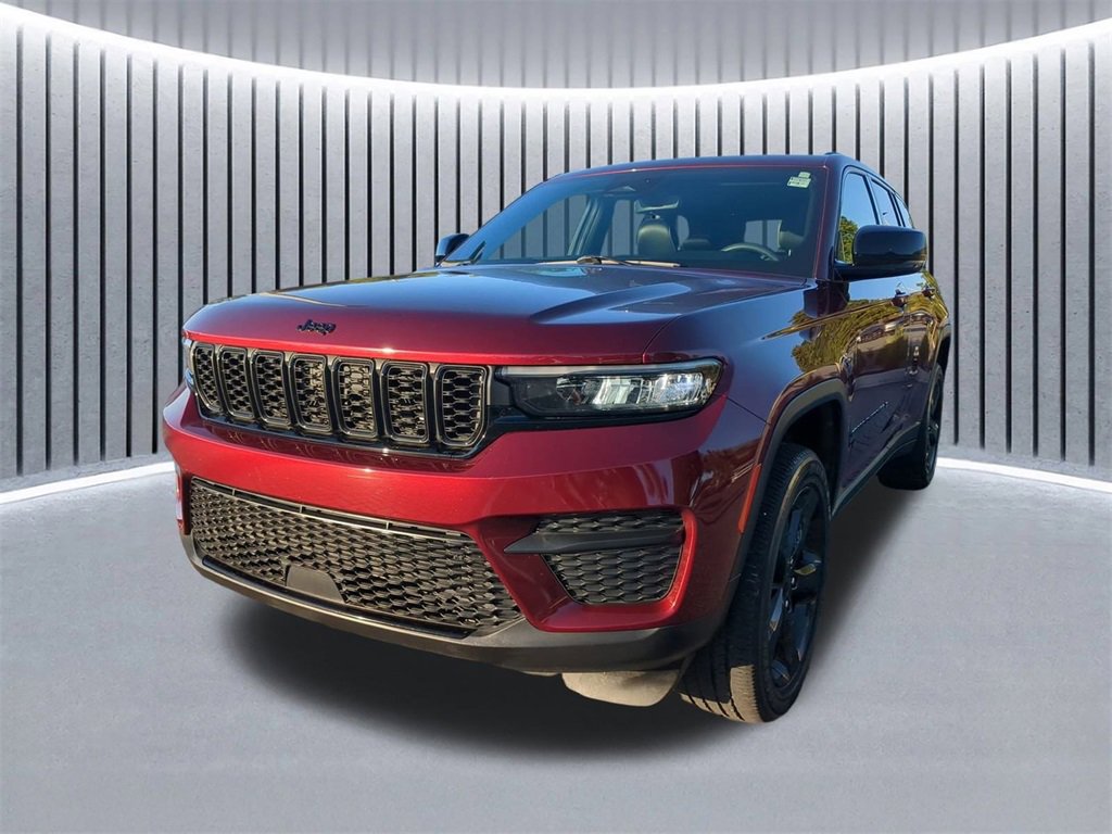 Used 2023 Jeep Grand Cherokee Altitude image 9