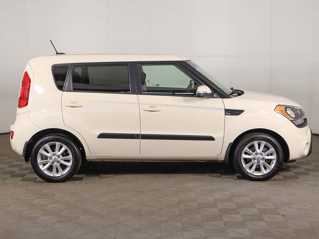 Used 2013 Kia Soul + FWD image 13