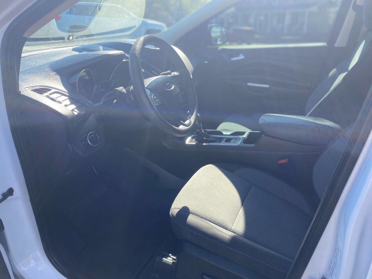 Used 2019 Ford Escape SE FWD image 13
