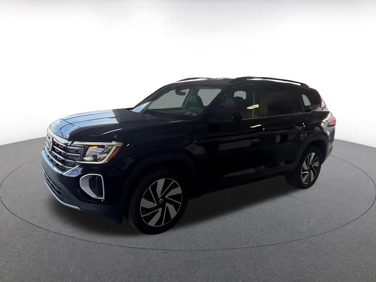 Used 2025 Volkswagen Atlas SE image 8