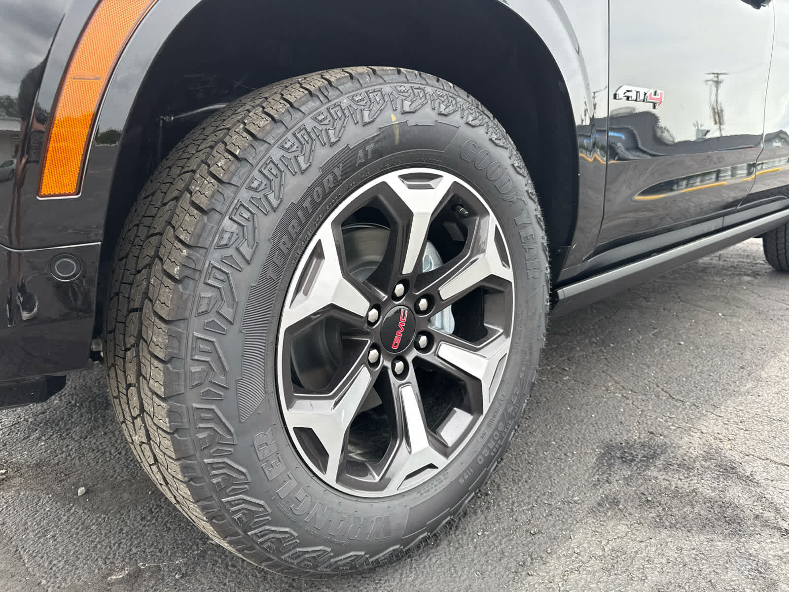 New 2026 GMC Yukon XL AT4 Ultimate w/ LPO, Floor Liner Package AWD/4WD image 9