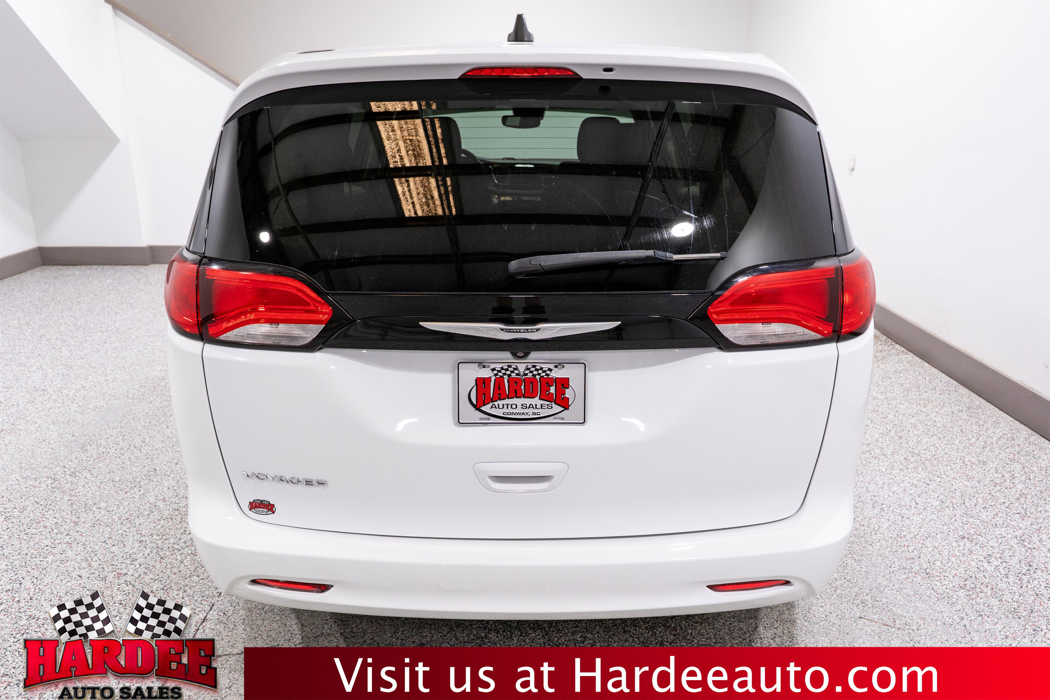 Used 2023 Chrysler Voyager LX FWD image 4