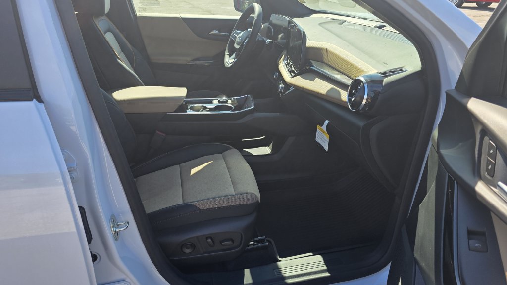 New 2027 Chevrolet Equinox ACTIV w/ Convenience Package III FWD image 6