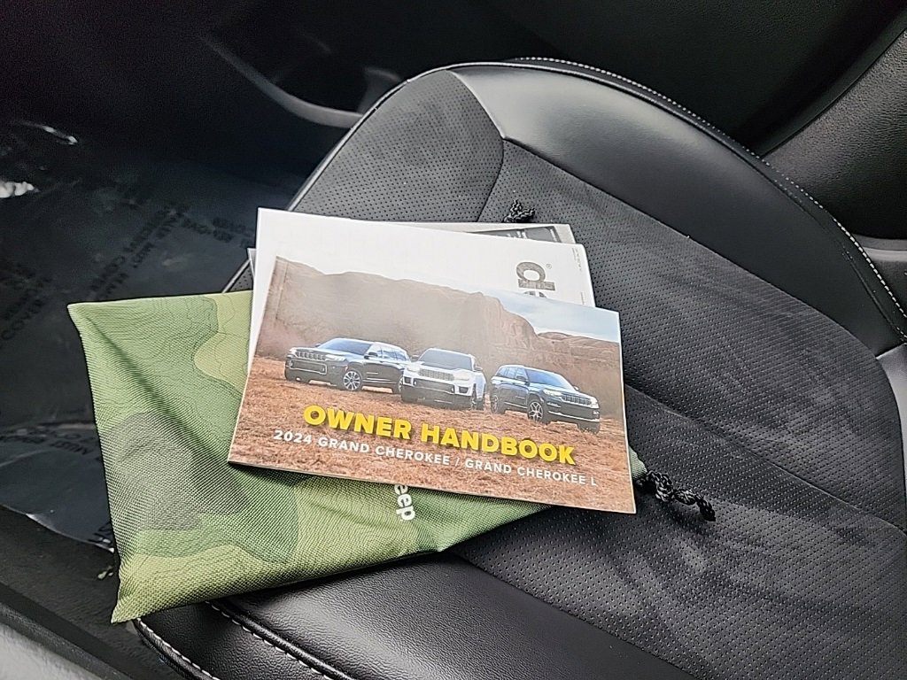 Certified 2024 Jeep Grand Cherokee Altitude image 21