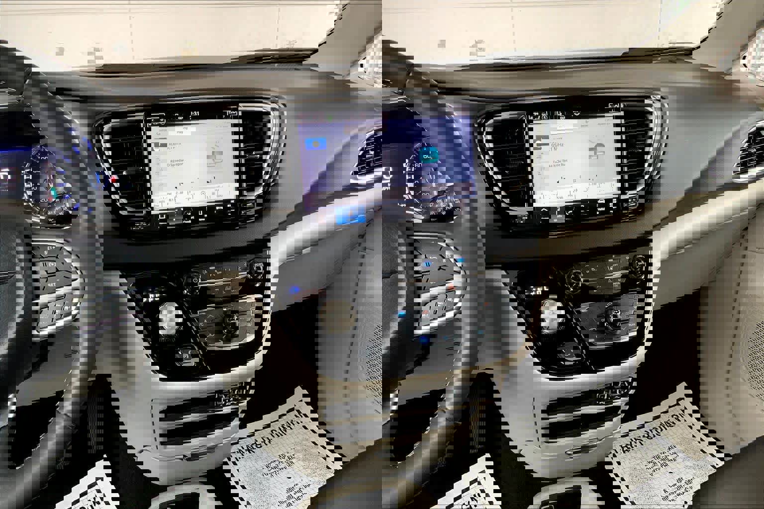 Used 2023 Chrysler Pacifica Touring-L FWD image 7