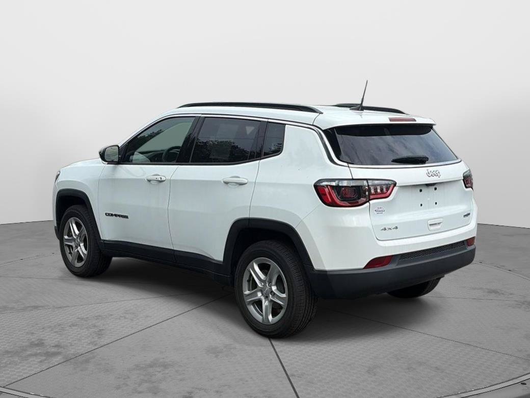Used 2023 Jeep Compass Latitude AWD/4WD image 5