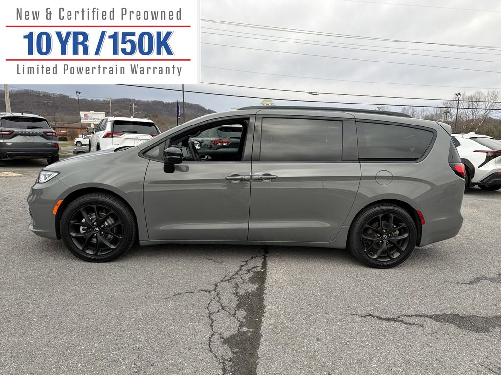 Used 2025 Chrysler Pacifica Limited image 10