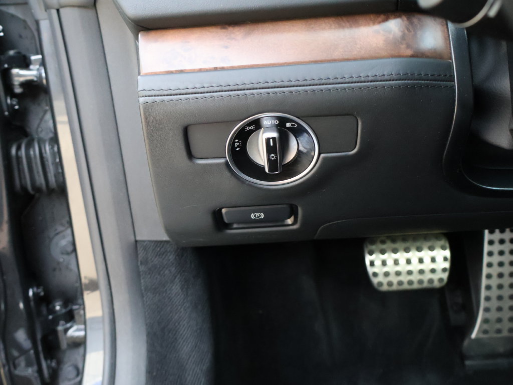 Certified 2020 Mercedes-Benz SL 550 image 37