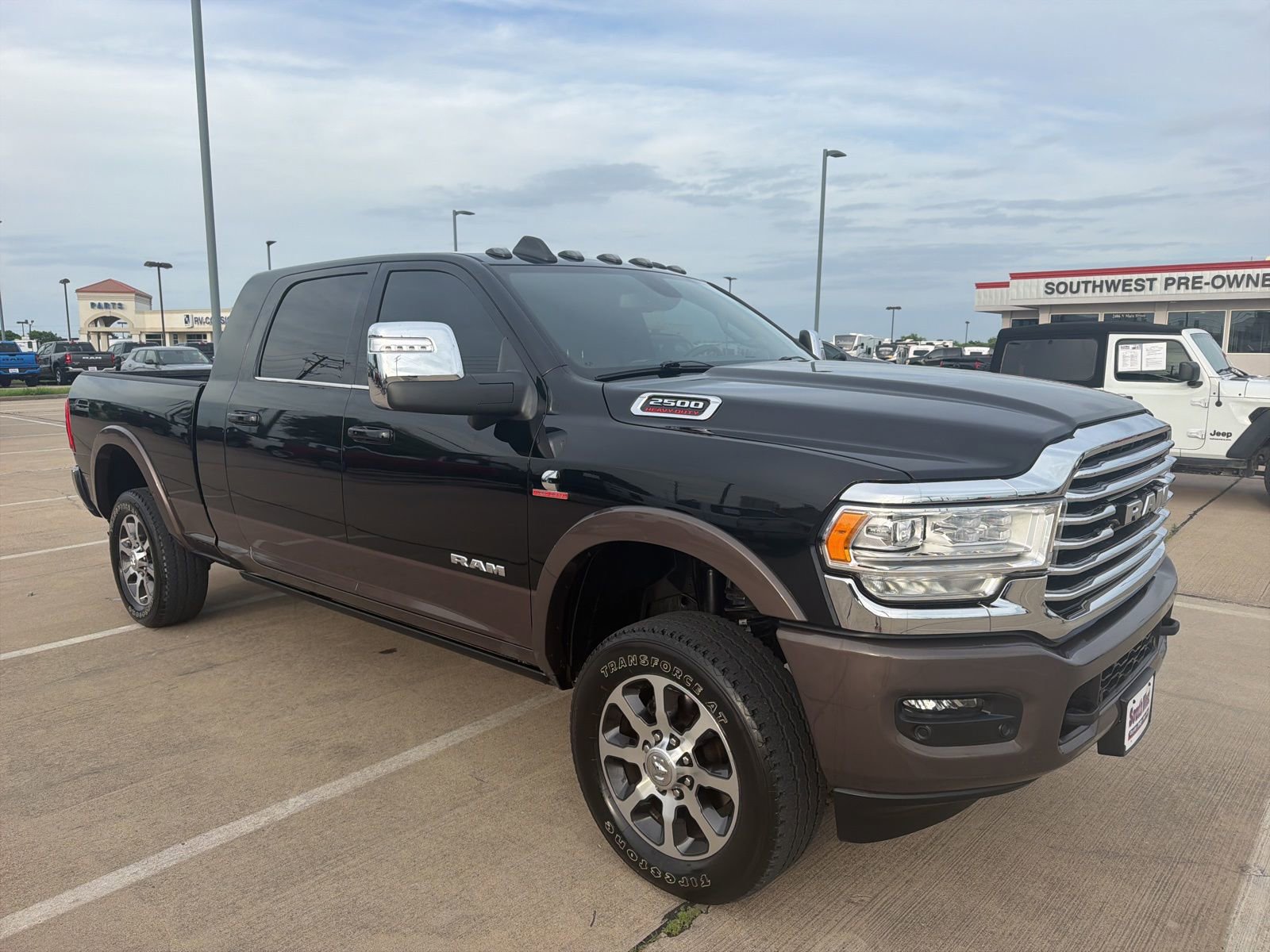 Used 2024 RAM 2500 Limited w/ Towing Technology Group AWD/4WD image 3