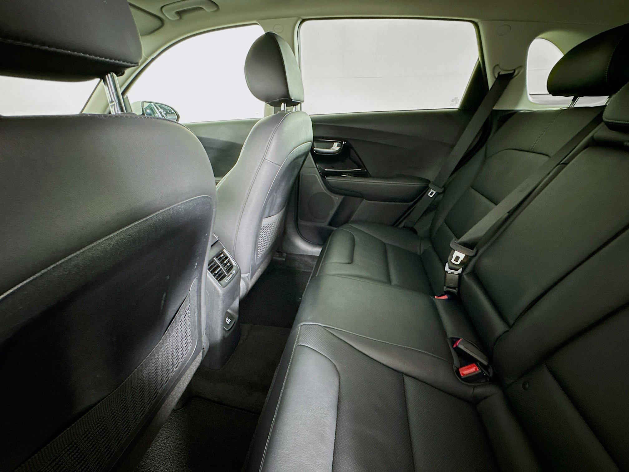 Used 2019 Kia Niro Touring FWD image 23