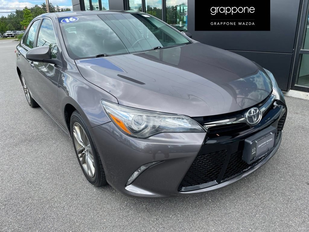 Used 2016 Toyota Camry SE w/ Moonroof Package FWD image 1