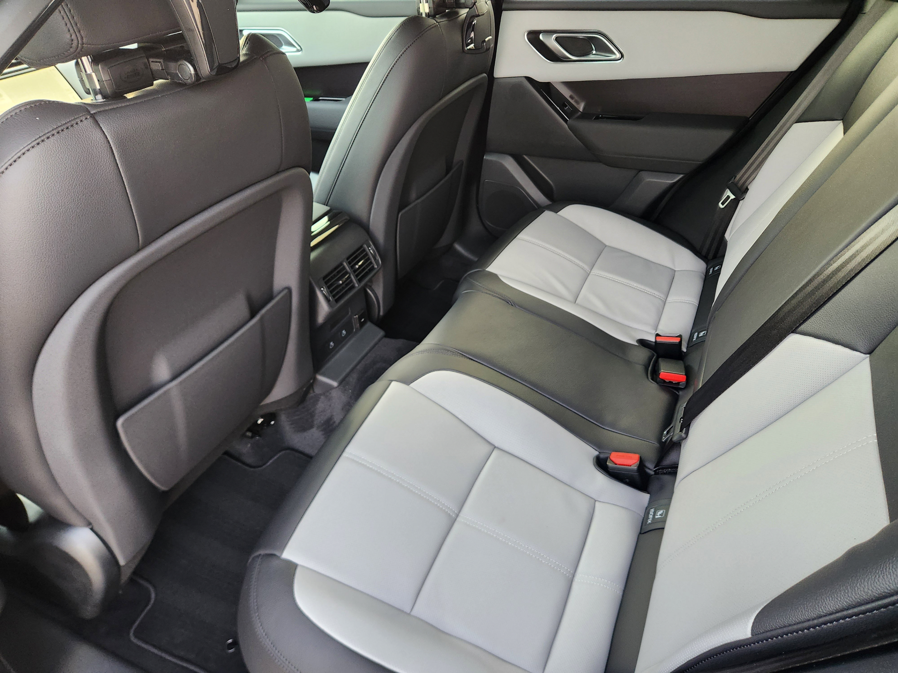 New 2026 Land Rover Range Rover Velar Dynamic SE AWD/4WD image 25