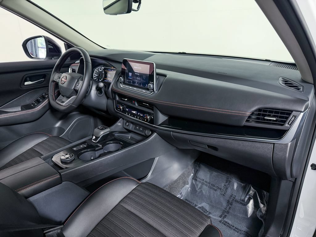 Certified 2026 Nissan Rogue SV AWD/4WD image 14