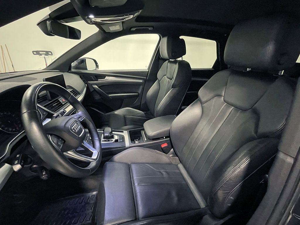 Used 2020 Audi Q5 2.0T Premium w/ Titanium Sport Package image 3