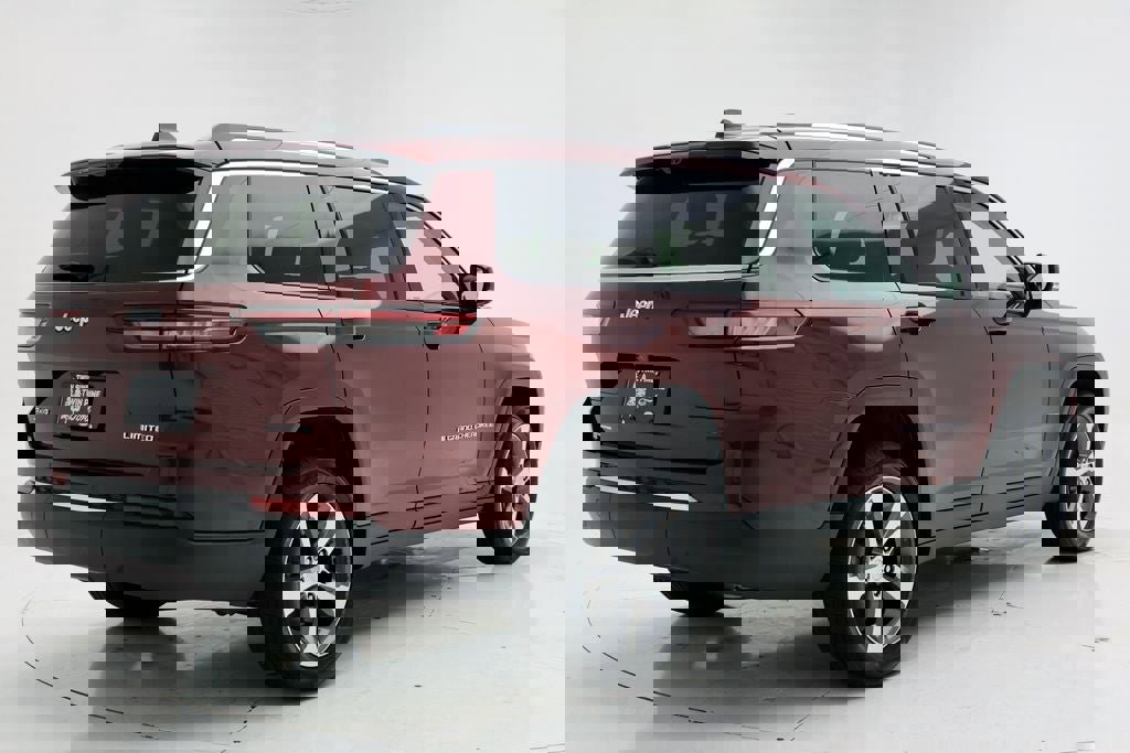 Used 2023 Jeep Grand Cherokee L Limited w/ Luxury Tech Group II image 9