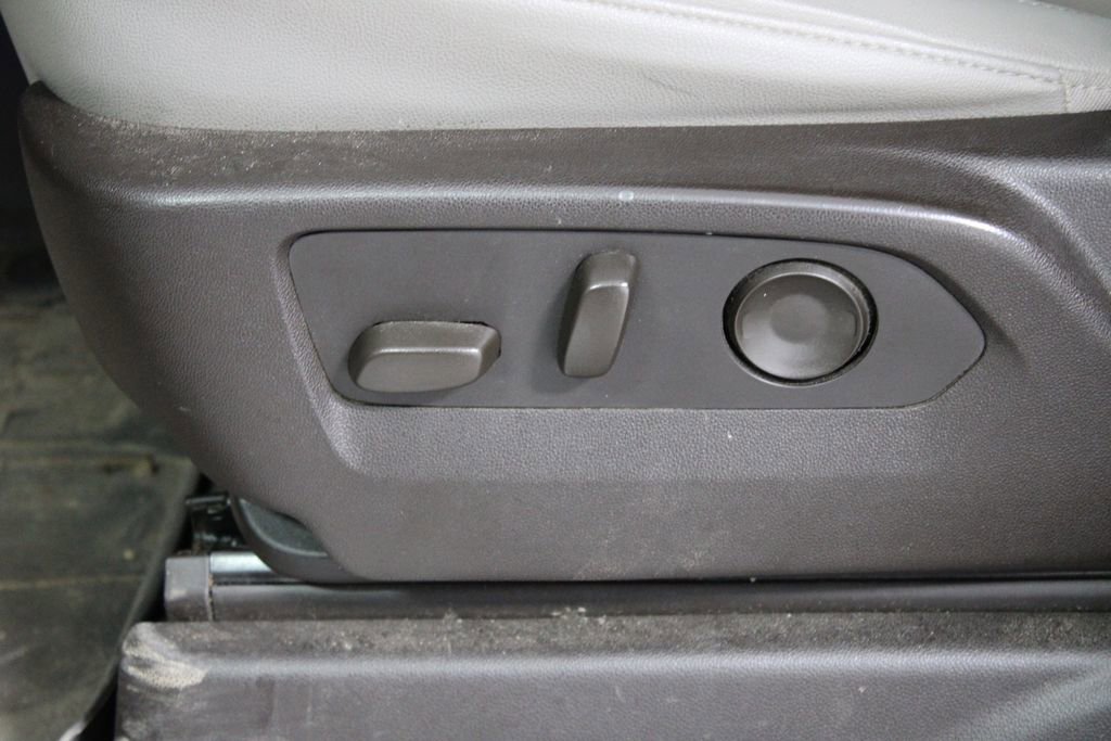 Used 2022 Chevrolet Tahoe LT w/ Luxury Package image 17