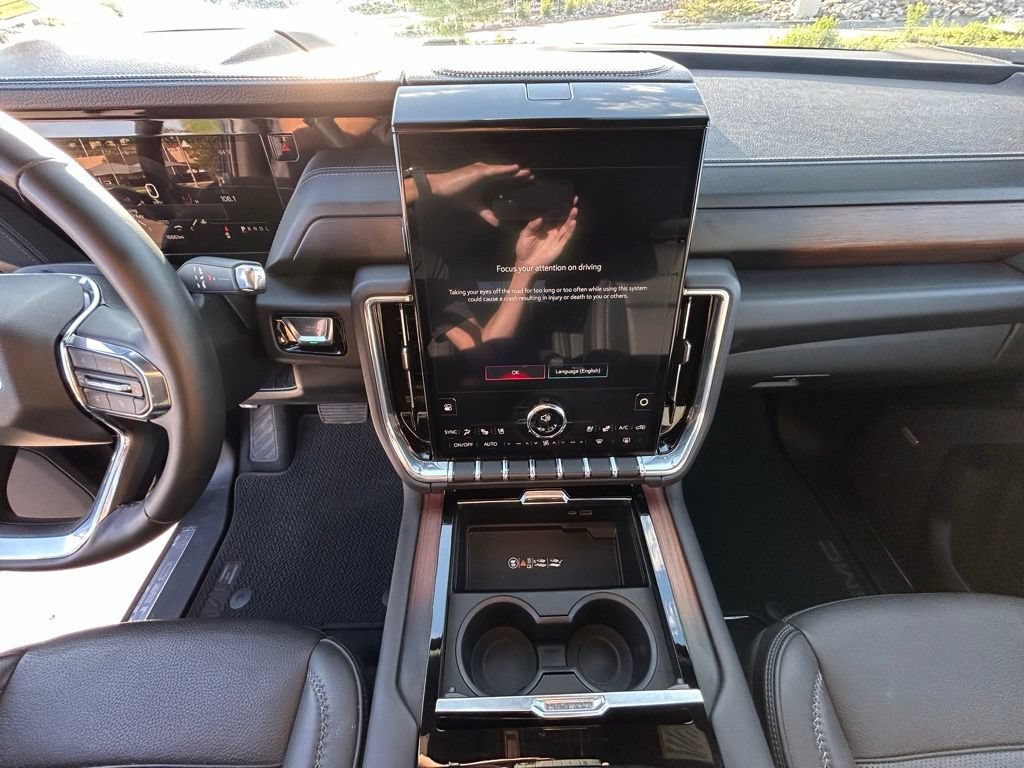 Used 2025 GMC Yukon Denali AWD/4WD image 18