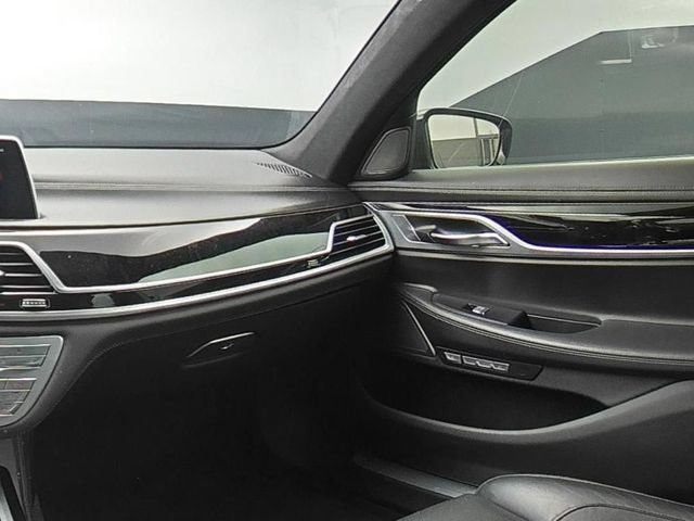 Used 2018 BMW 750i w/ Executive Package RWD image 17
