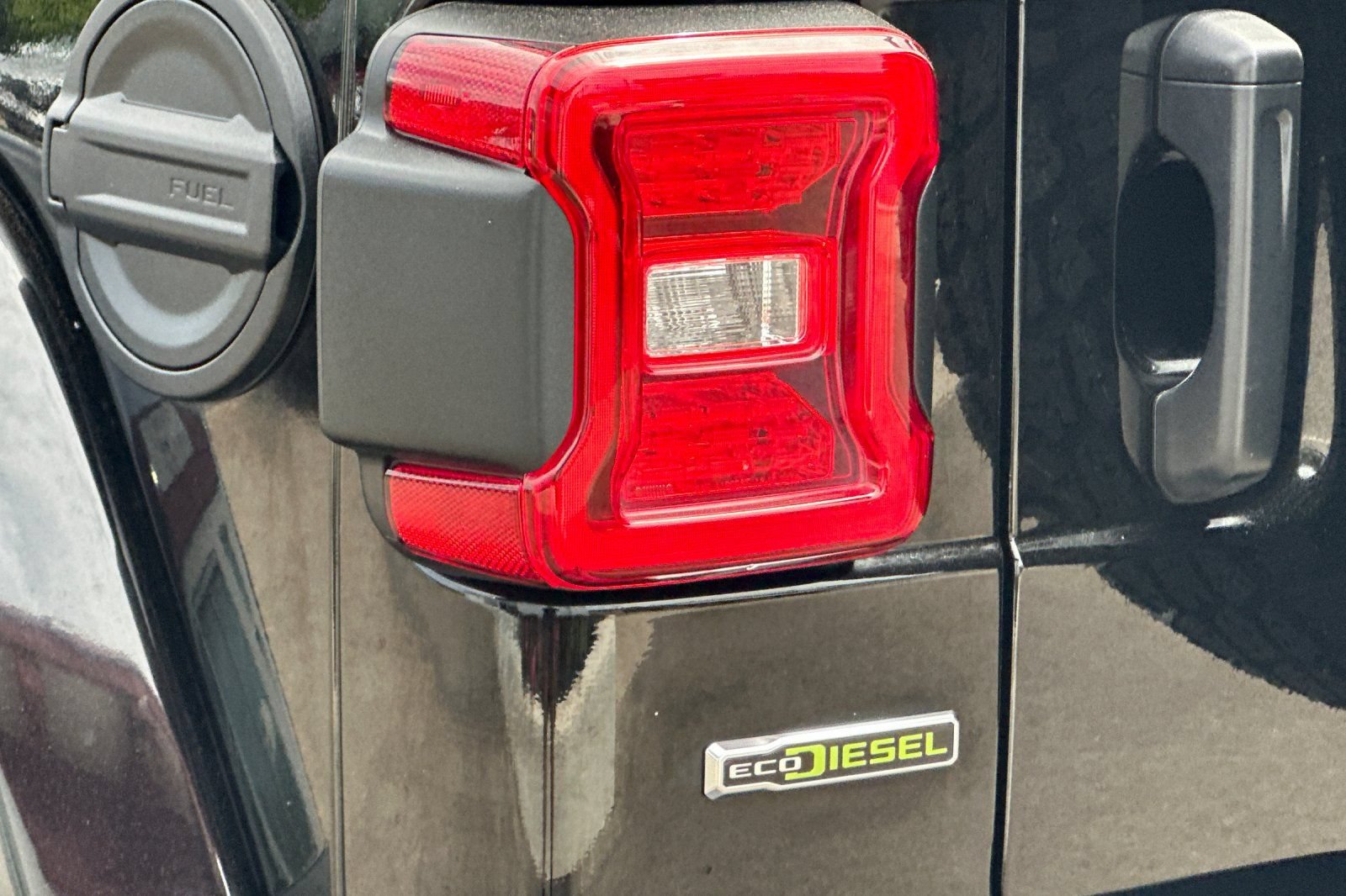 Used 2021 Jeep Wrangler Unlimited Sahara AWD/4WD image 32
