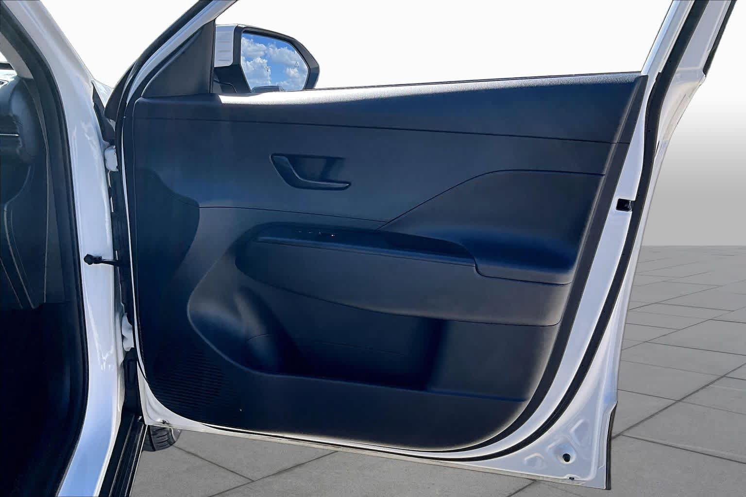 Certified 2025 Hyundai Kona SEL AWD/4WD image 23