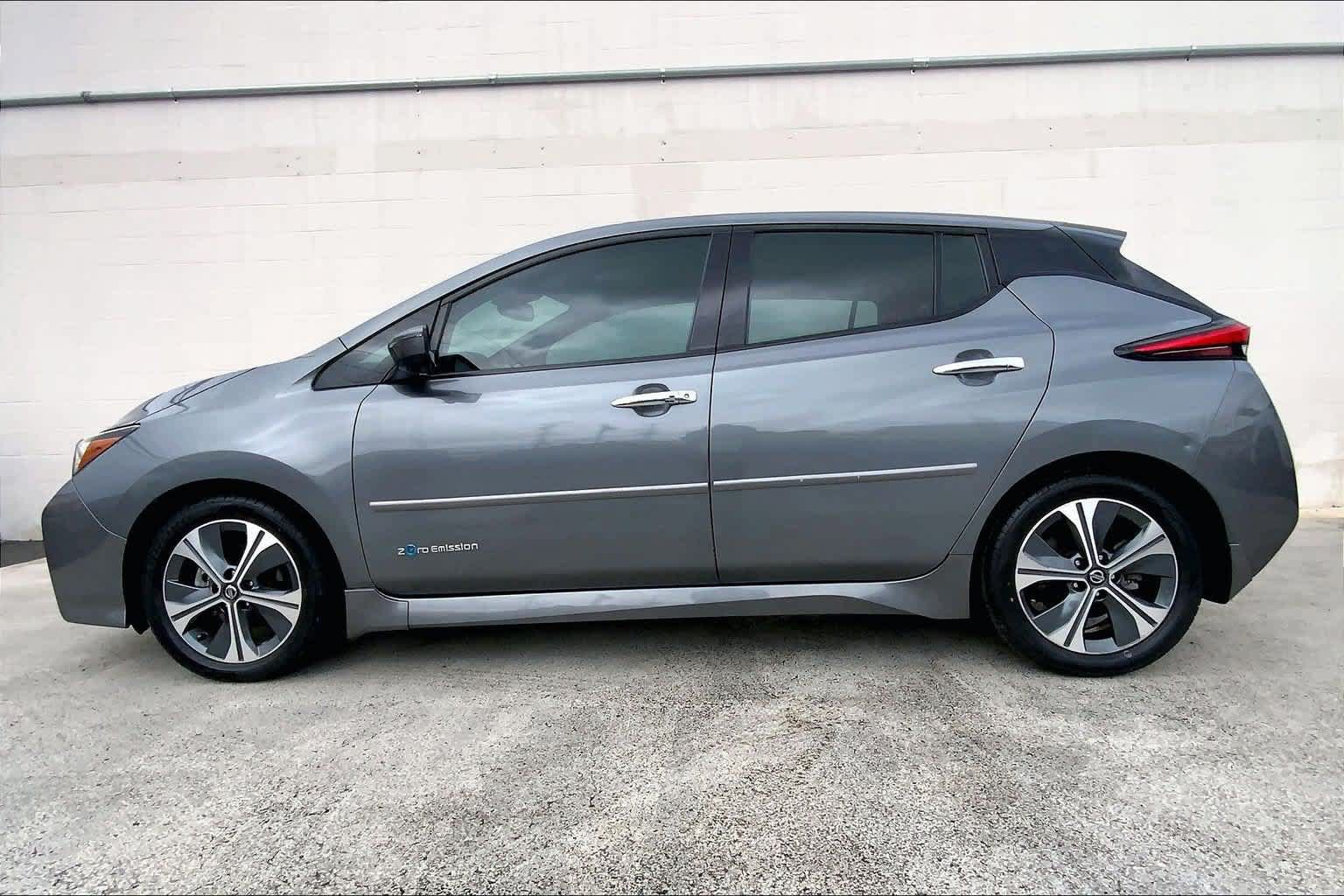 Used 2018 Nissan Leaf SL w/ SL Technology Package FWD image 3