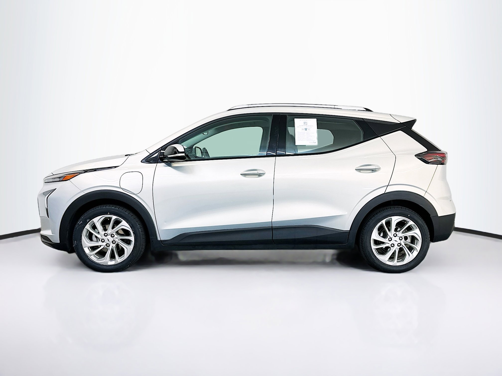 Used 2023 Chevrolet Bolt EUV LT w/ Driver Confidence Package image 4