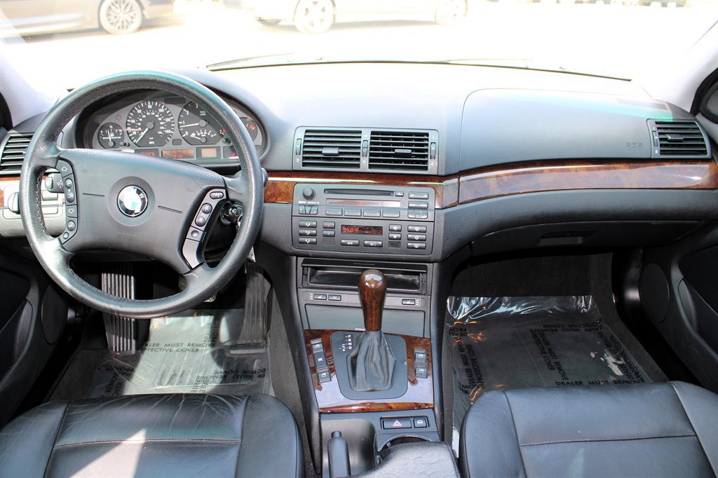 Used 2005 BMW 325i Sedan image 11
