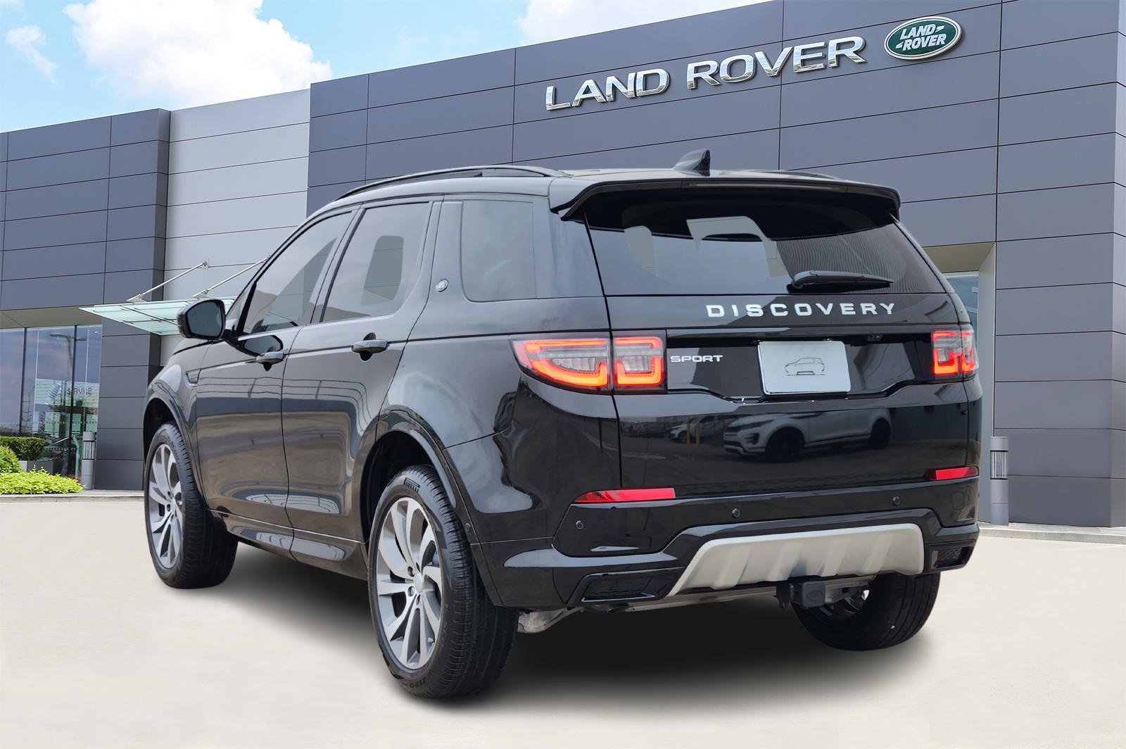New 2025 Land Rover Discovery Sport S image 4