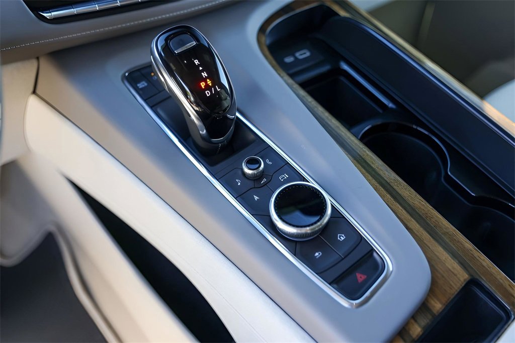 Certified 2024 Cadillac Escalade Premium Luxury Platinum w/ Heavy-Duty Trailer Package image 32