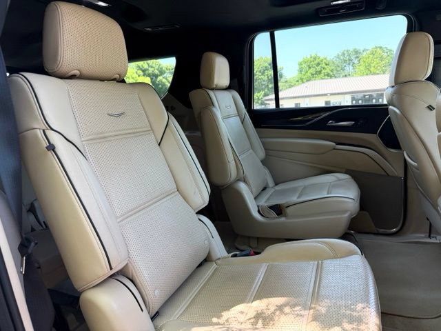 Used 2023 Cadillac Escalade ESV Premium Luxury AWD/4WD image 26