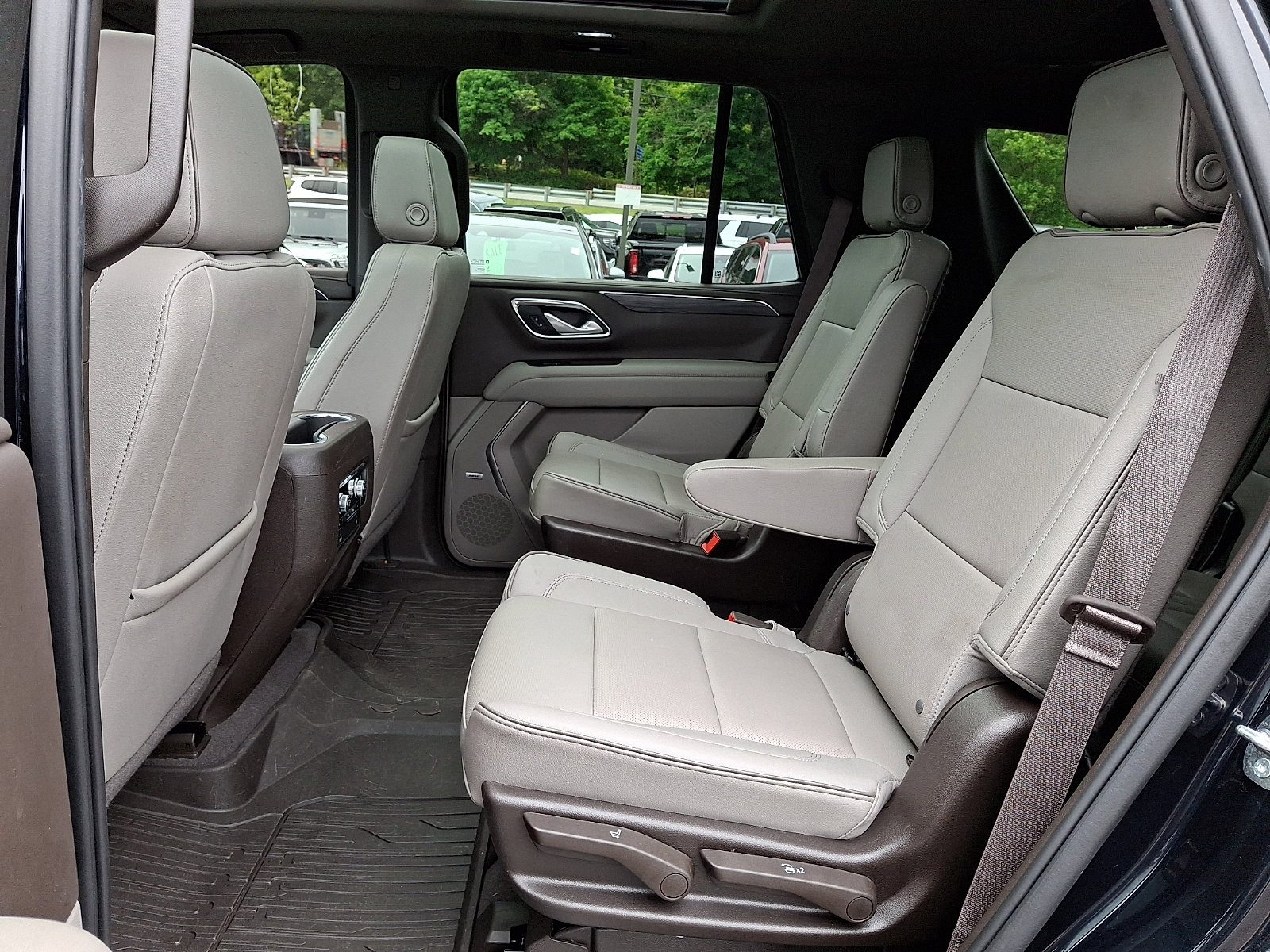 Used 2022 GMC Yukon SLT w/ SLT Premium Package AWD/4WD image 10