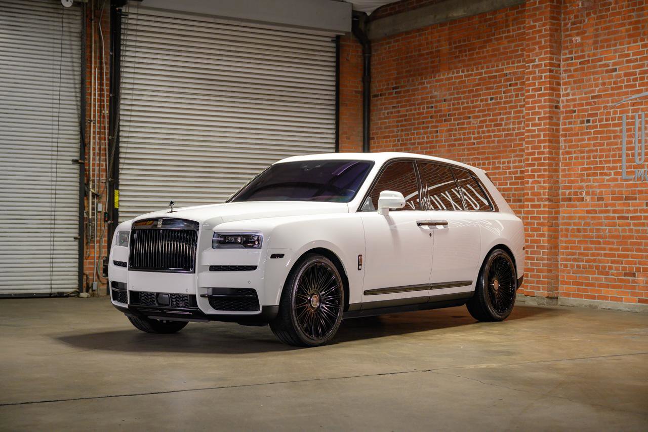 Used 2019 Rolls-Royce Cullinan image 3