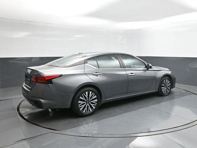 Used 2024 Nissan Altima 2.5 SV image 11
