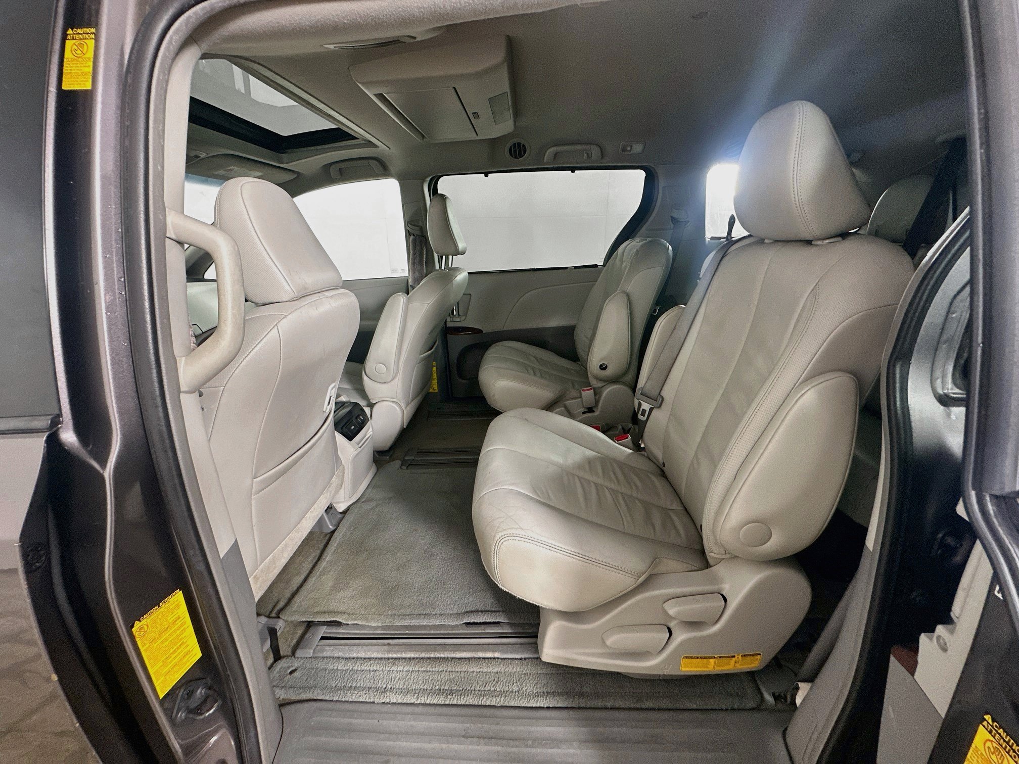 Used 2013 Toyota Sienna XLE FWD image 29