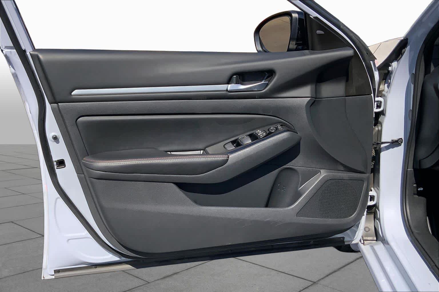 Used 2024 Nissan Altima 2.5 SR w/ SR Premium Package FWD image 22