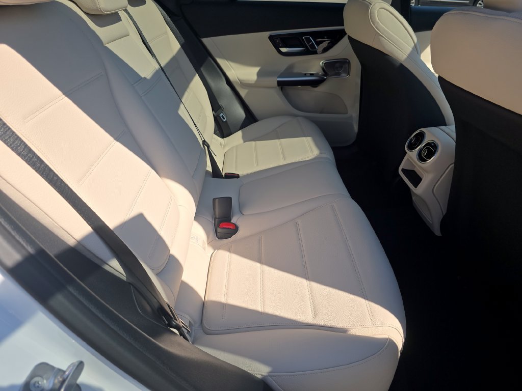 New 2027 Mercedes-Benz GLC 300 4MATIC image 21