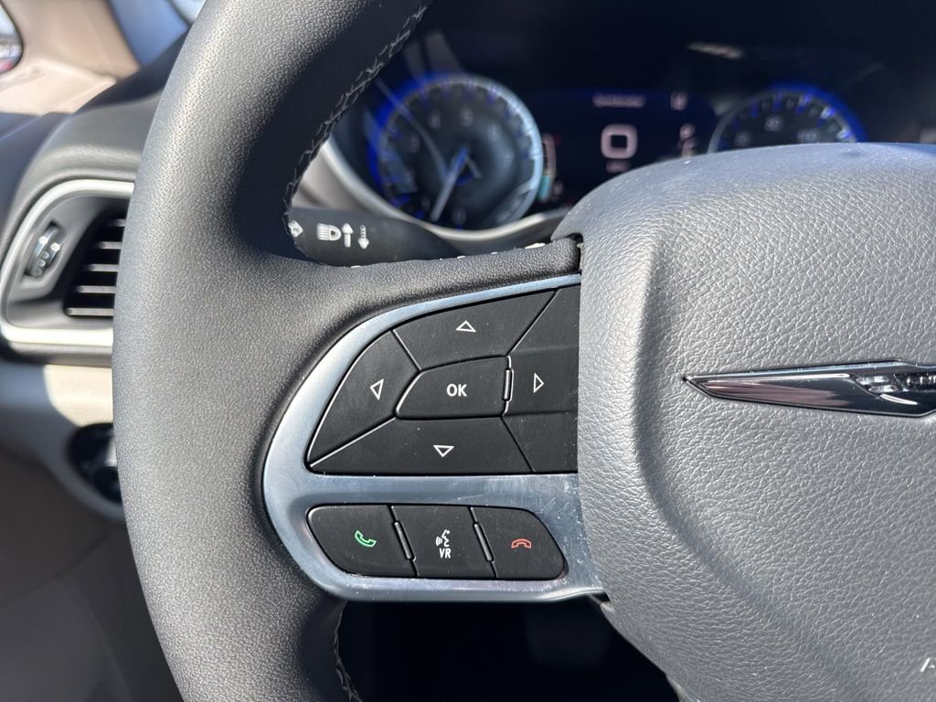 Used 2024 Chrysler Pacifica Touring-L image 26